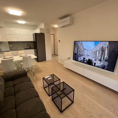 Apartment Apartman Addenda With Free Garage Parking Split