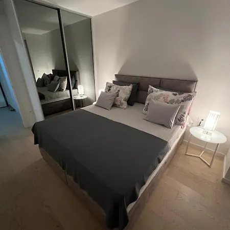 Apartman Addenda With Free Garage Parking Apartment