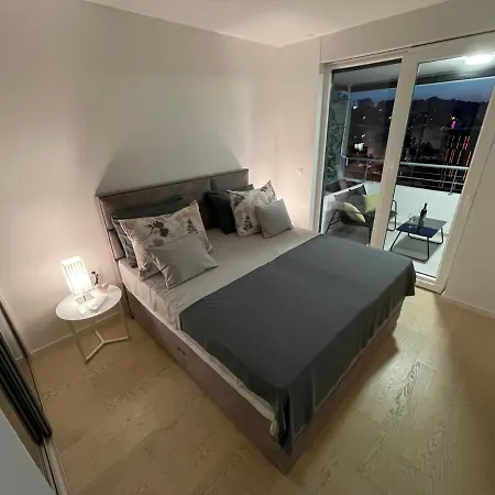 Apartment Apartman Addenda With Free Garage Parking