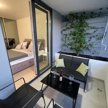 Apartman Addenda With Free Garage Parking *